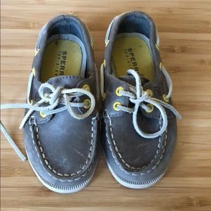 Grey and yellow Sperry top sider shoes T7